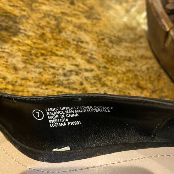 Beautiful Peep-Toe Heels - Picture 4 of 4